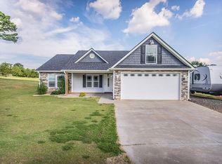 490 Blackwell Dr, Inman, SC 29349