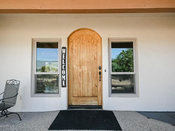 5th image of 900 E Stolen Boulevard