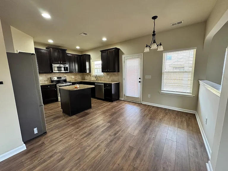 27 Fort McClary Ct — Photo 3