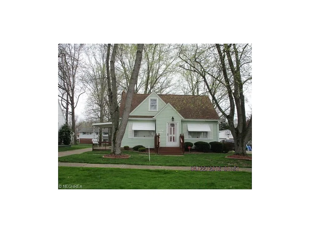 1141 Riverview St NW photo 1