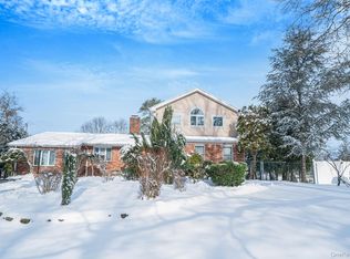 3 Huron Rd, Shirley, NY 11967