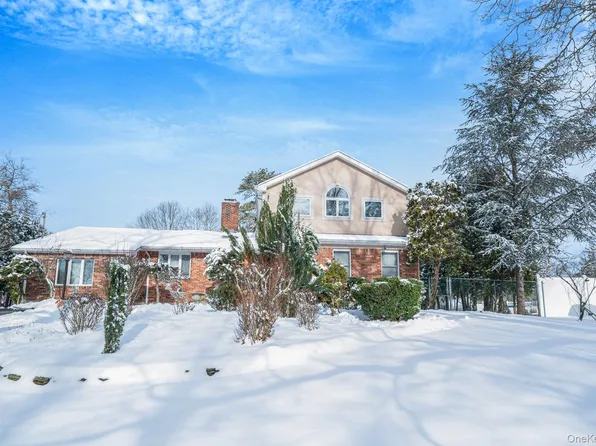 3 Huron Road, Shirley, NY 11967