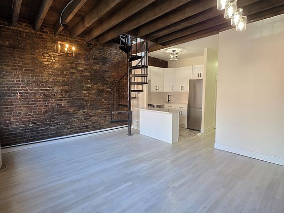 4th image of 15 1st Ave APT 3