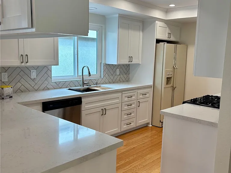 2044 Prospect Ave — Photo 7