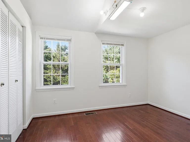 9504 Dunbrook Ct — Photo 12