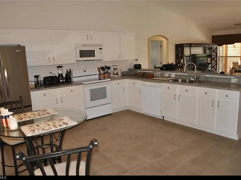 826 SW 32nd Ter — Photo 33
