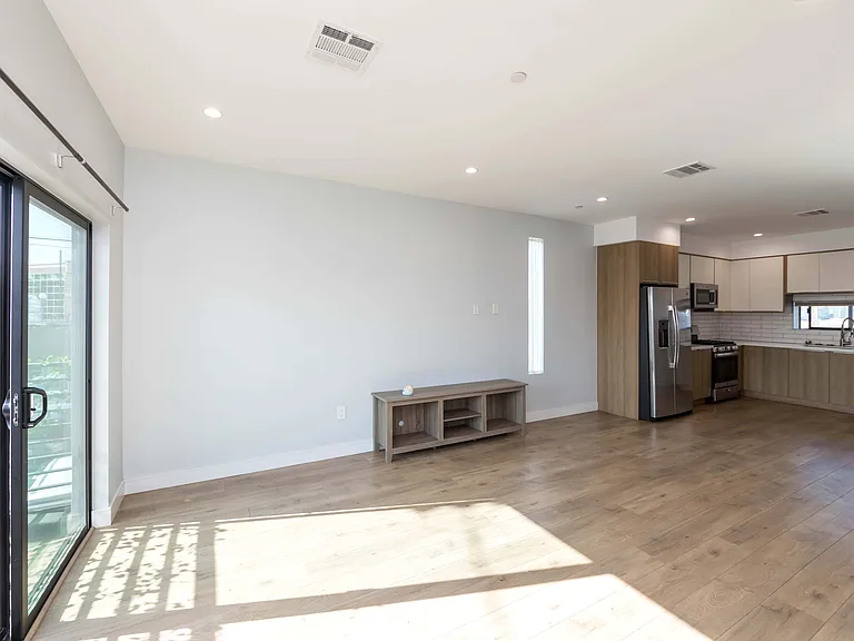 1240 S Harvard Blvd #1/2 — Photo 19