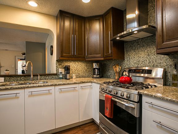 5th image of 424 Morningside Dr NE