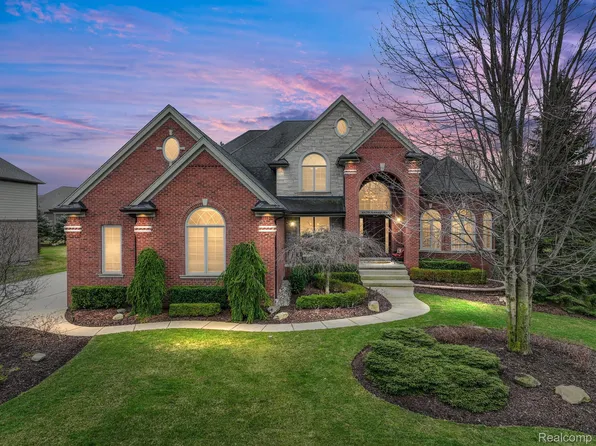 6170 Annapolis Dr, Washington, MI 48094