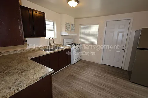 329 E Scott St Photo 1