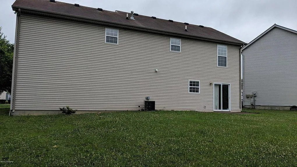 4 bed, 2.5 bath, 2000 sqft, $2,000 — Photo 3