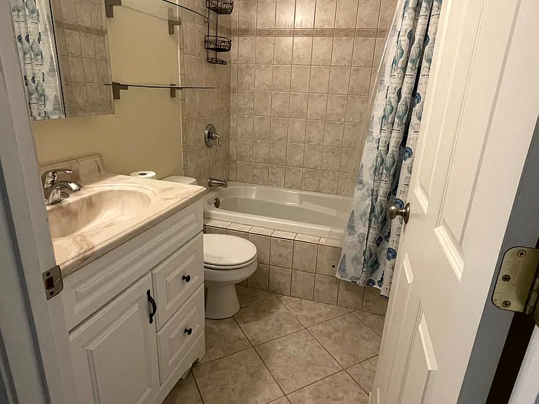 2S525 Lloyd Ave — Photo 8