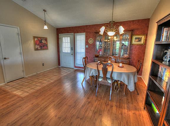 2nd image of 2218 Country Oaks Dr
