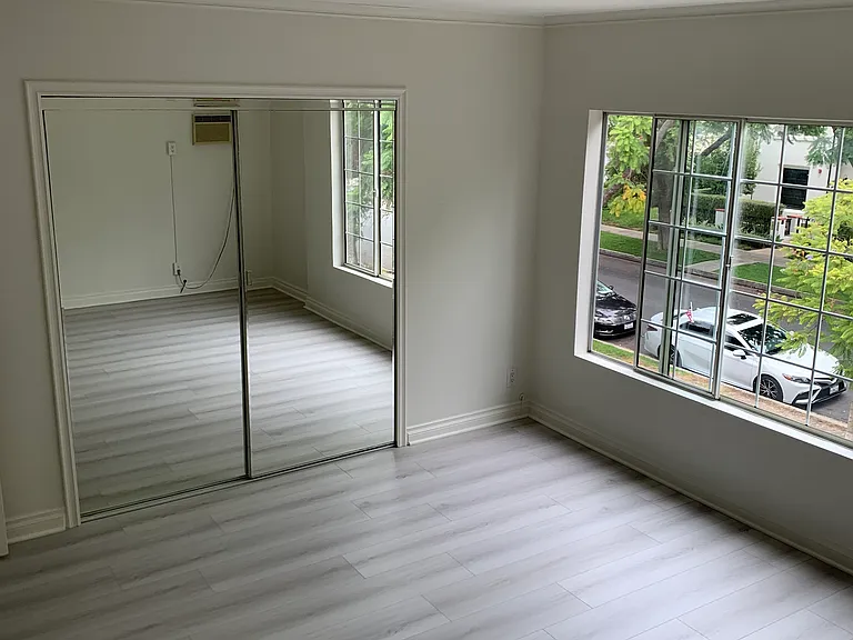 335 N Oakhurst Dr #4 — Photo 10