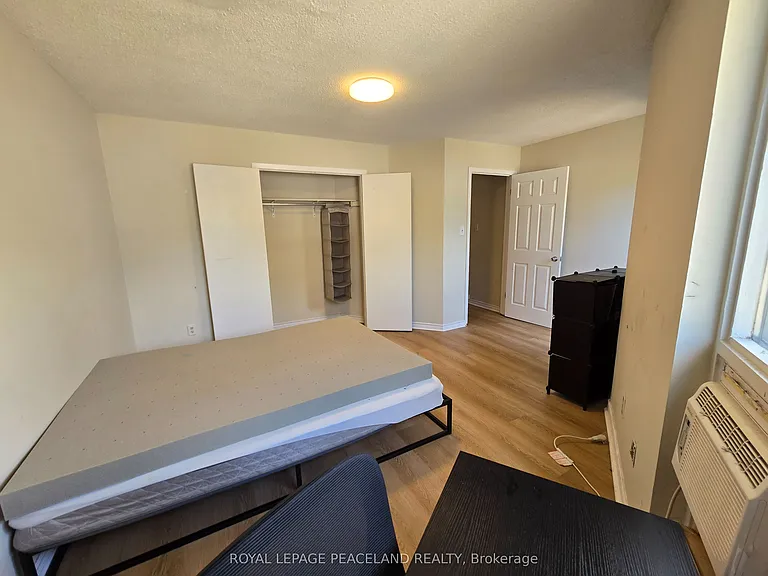558 Spadina Cres #6 — Photo 2