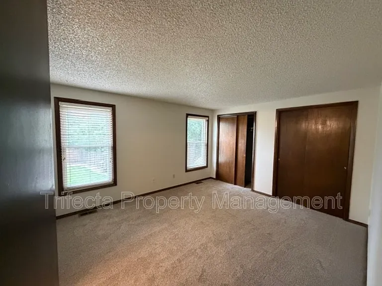 2718 Garden Dr — Photo 7