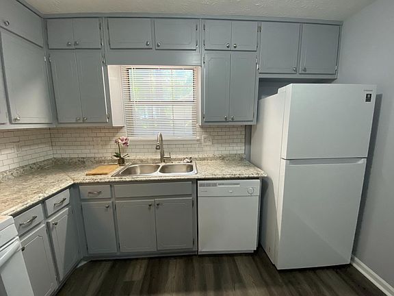 3rd image of 2012 Oakwood Dr #2012