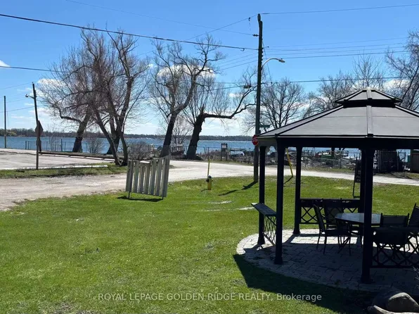 19 Lake Dr N, Georgina, ON L4P 1A2