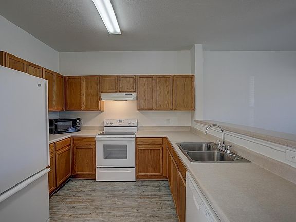 4th image of 1102 E 3rd St