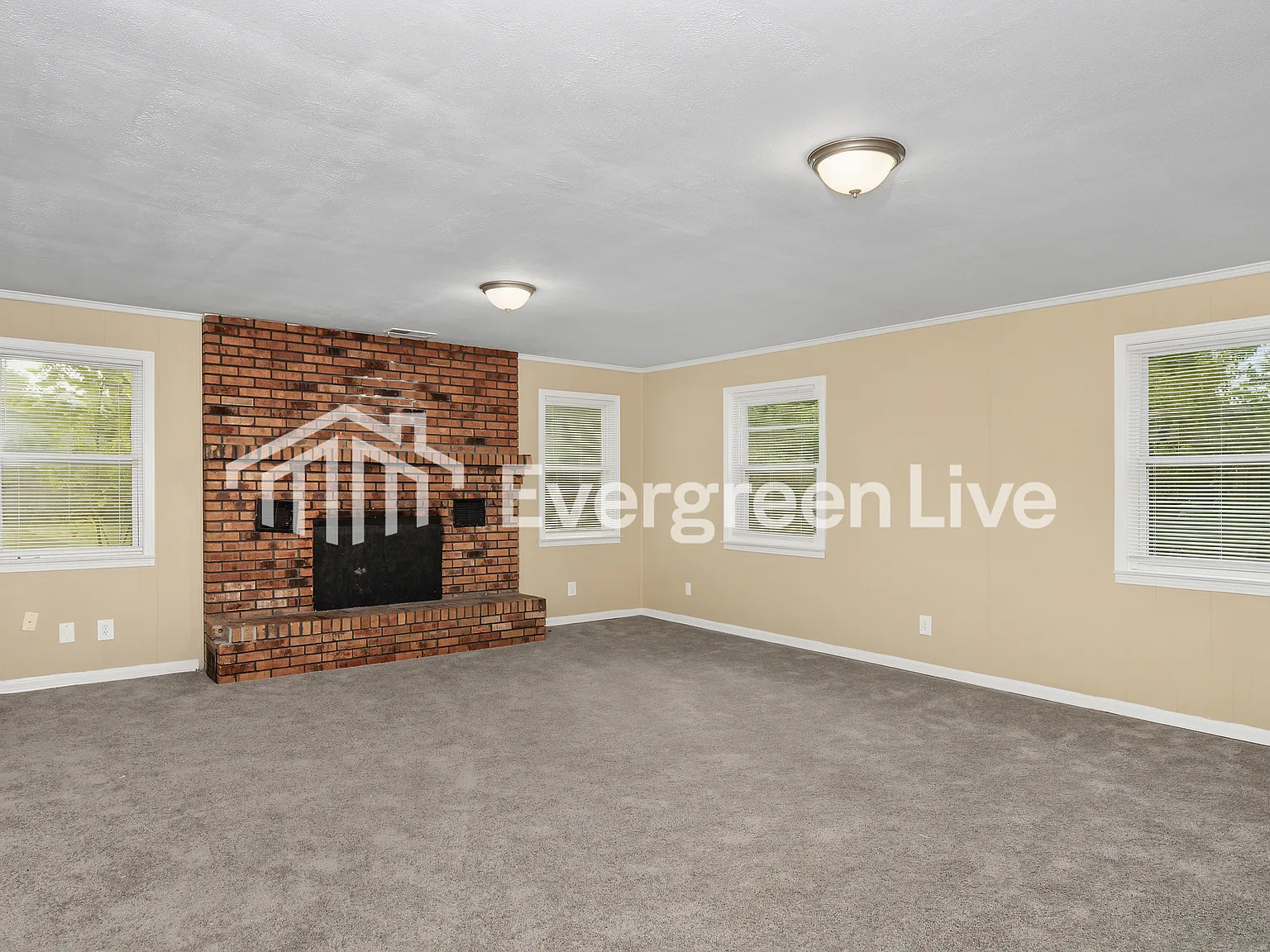 4 bed, 2.0 bath, 1904 sqft, $1,245 — Photo 2