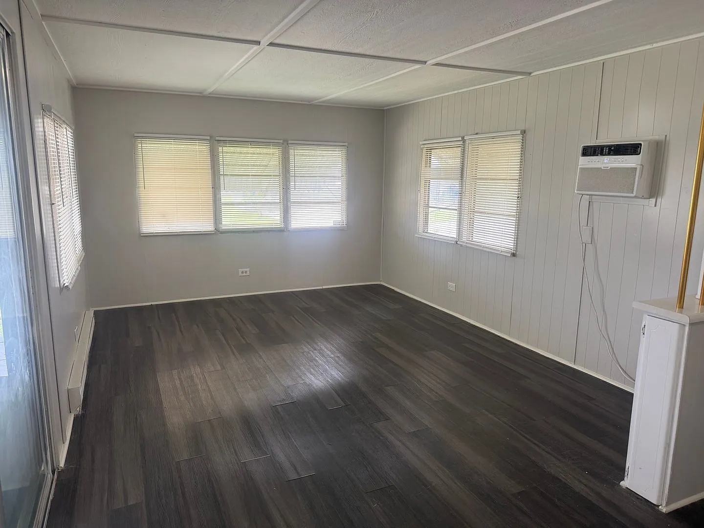 2 bedroom 1 bath — Photo 2