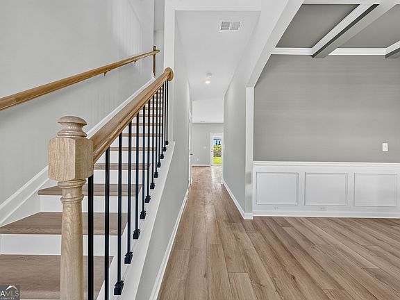 2nd image of 438 Lakeview Way #268
