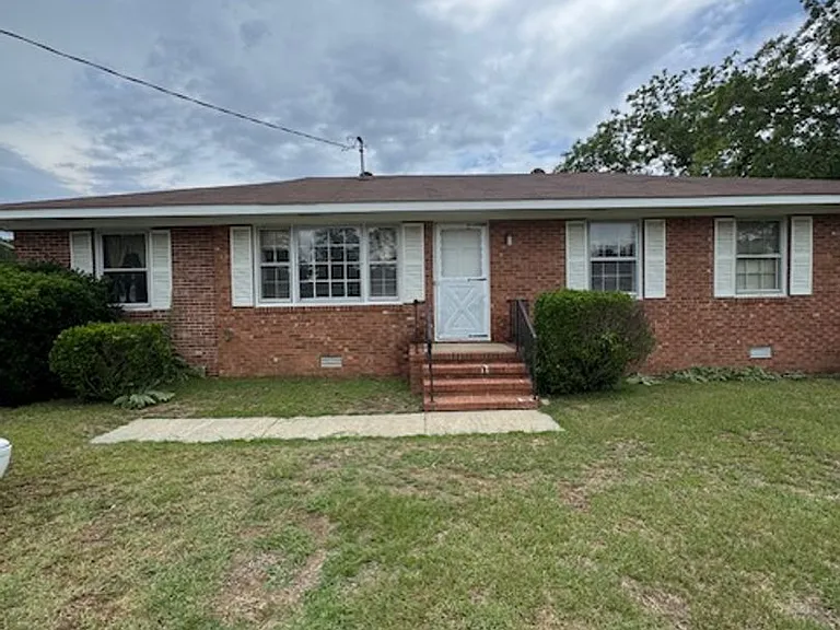709 Luther Dr — Photo 1