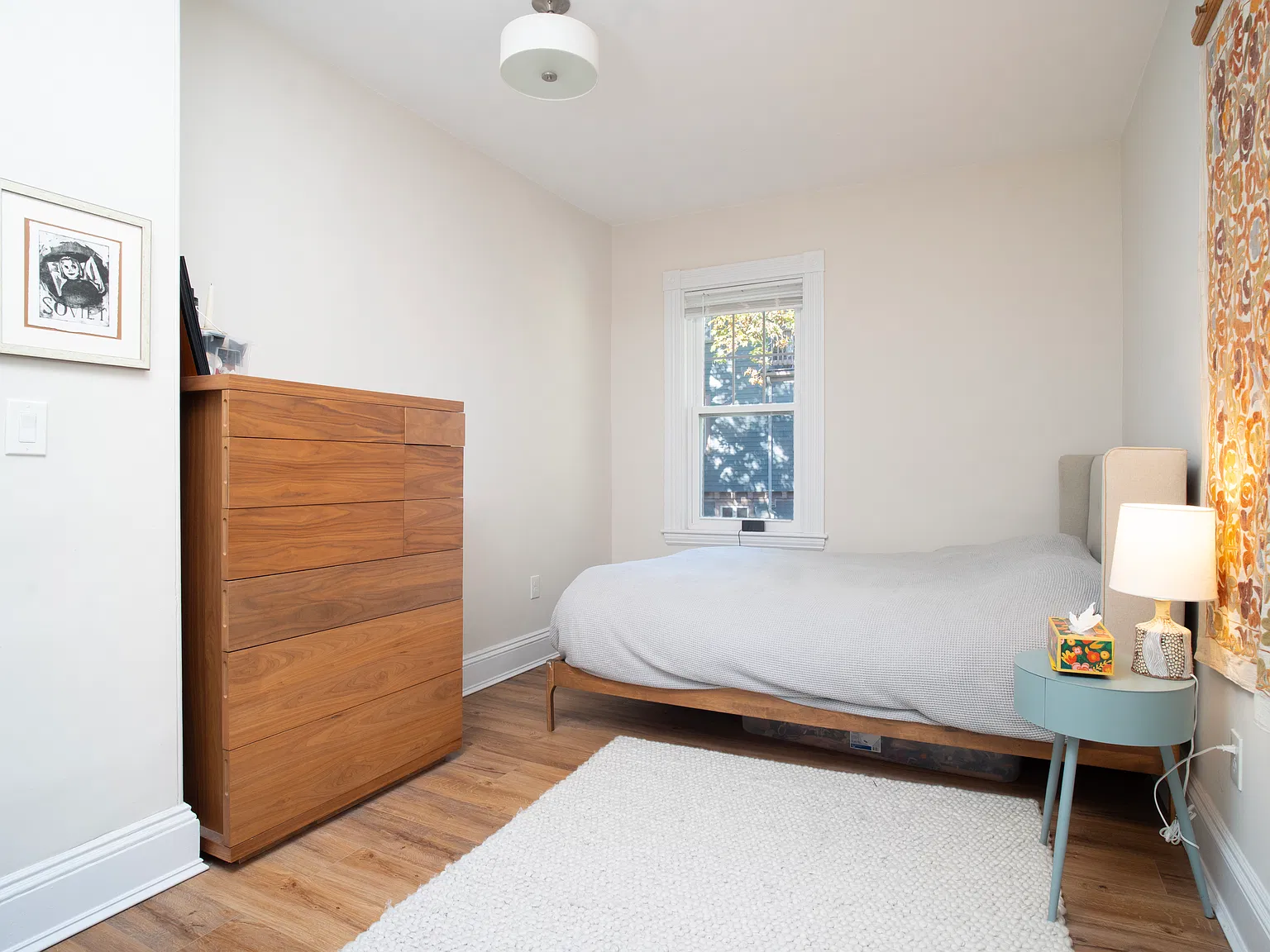 3 bed, 1300 sqft, $4,350 — Photo 4