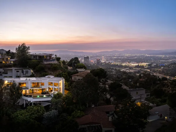 2826 Las Alturas St, Los Angeles, CA 90068