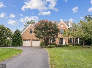 14117 Forest Ridge Dr, Gaithersburg, MD 20878