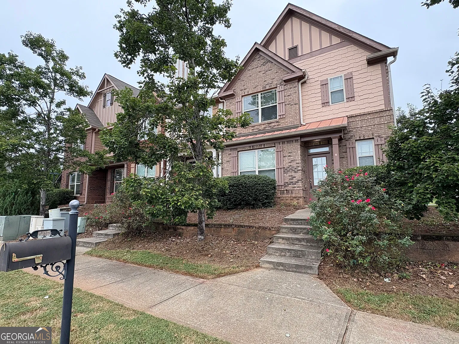 3 bed, 2.5 bath, 1672 sqft, $1,950 — Photo 1