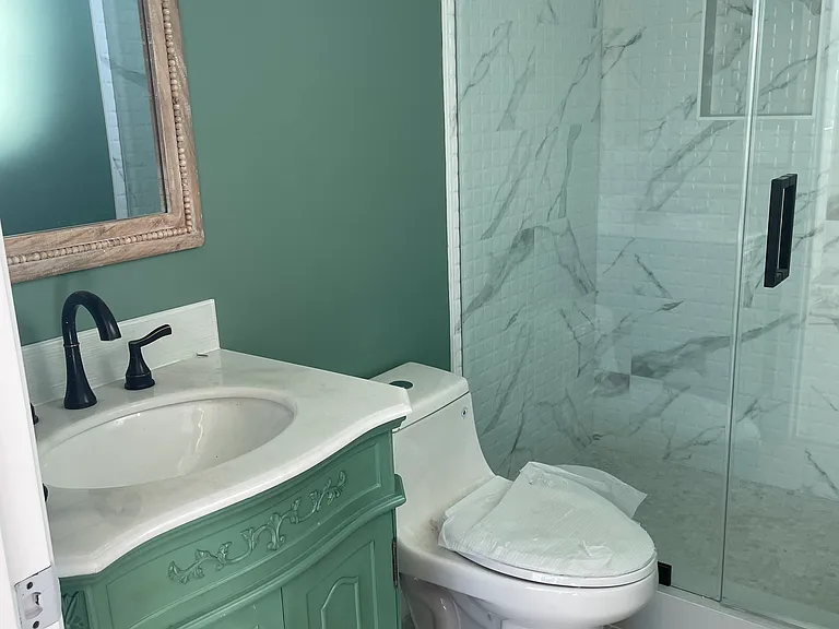 22518 Clarendon St — Photo 41