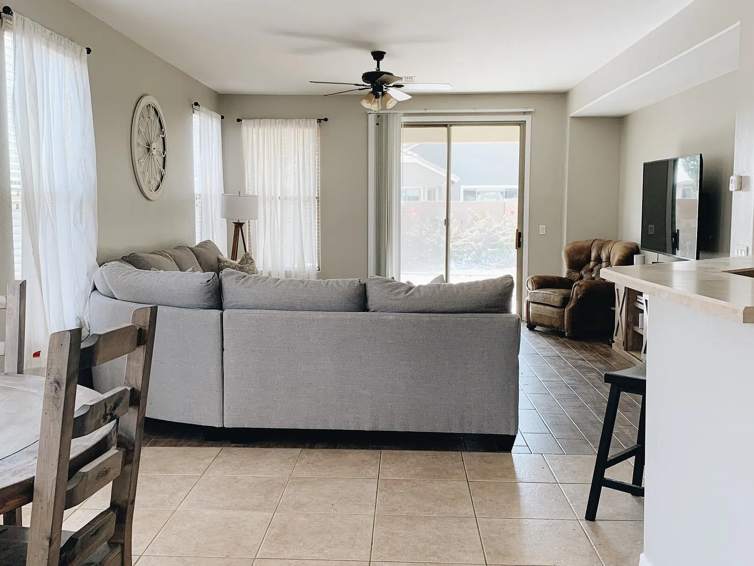 4 bed, 2094 sqft, $2,300 — Photo 2