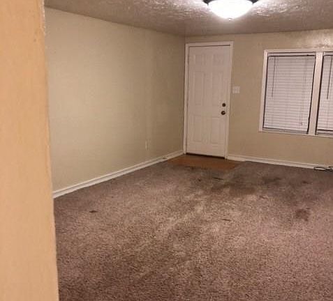 3rd image of 613 Loggins St