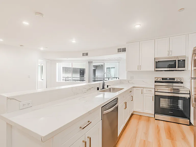 1755 N El Cerrito Pl #405 — Photo 11
