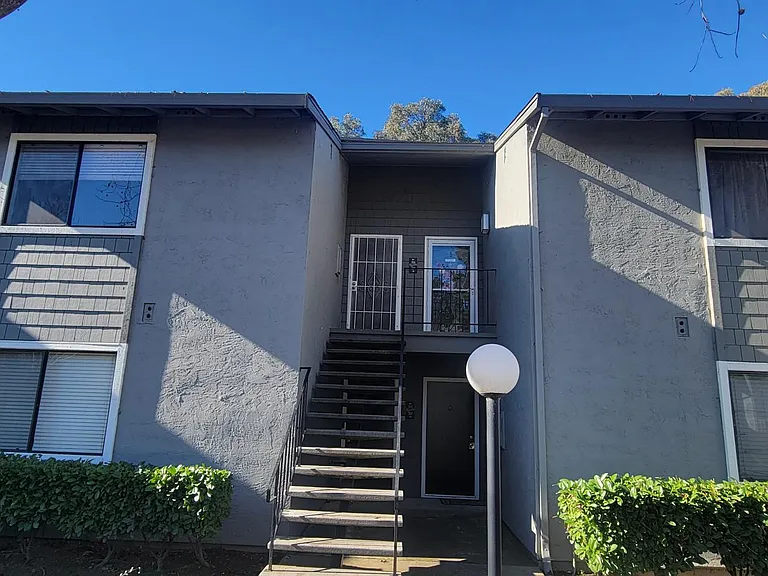 900 Cambridge Dr #108 — Photo 1