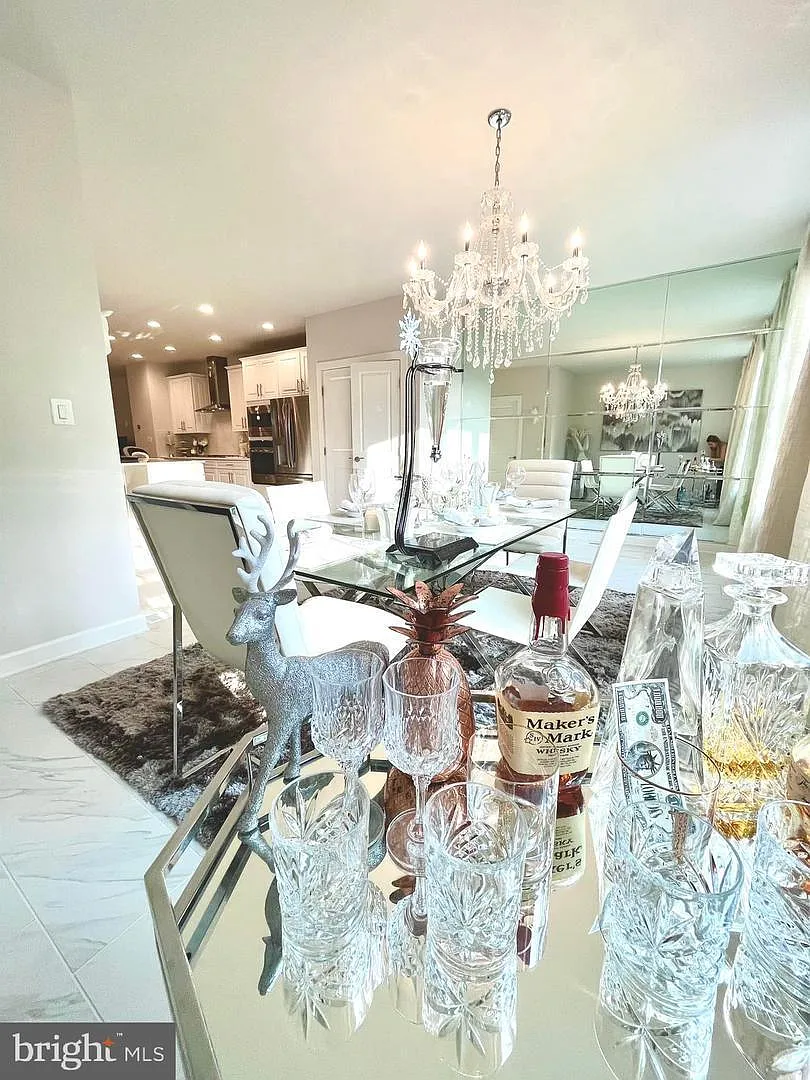 4 bed, 2922 sqft, $5,200 — Photo 4