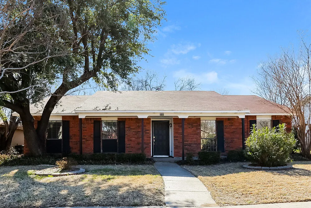 3 bed, 2.0 bath, 1895 sqft, $2,390 — Photo 1