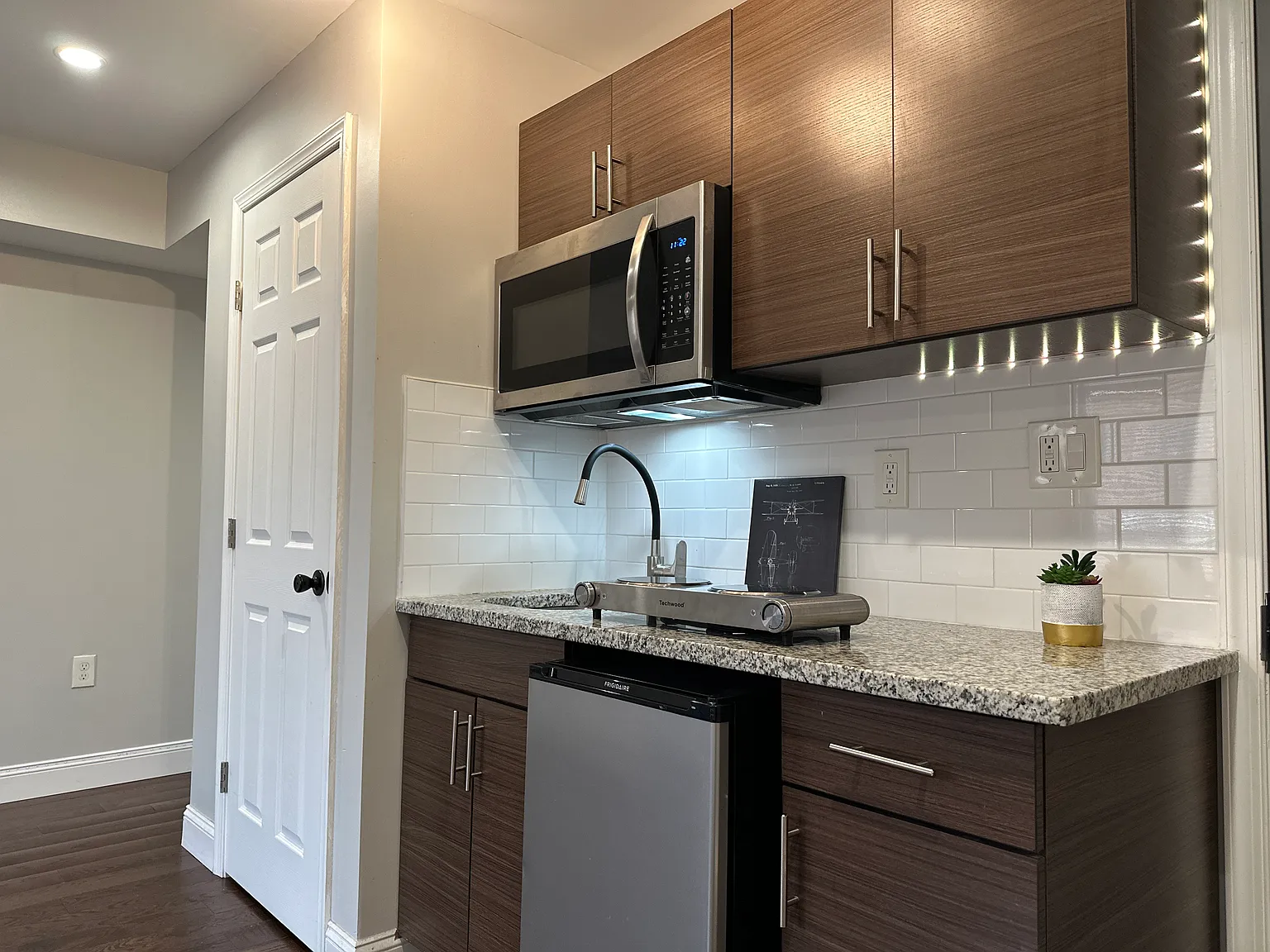 Studio, 224 sqft, $800 — Photo 2