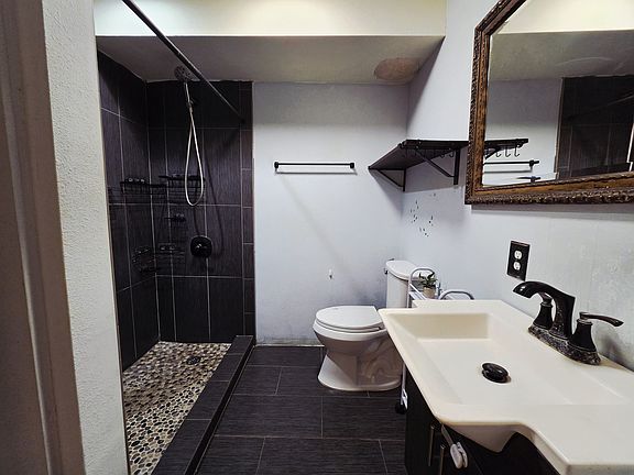 4th image of 485 Waianuenue Ave APT 117