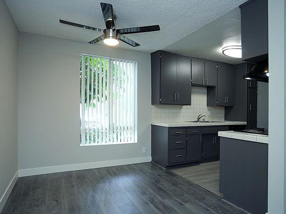 4th image of 11220 Moorpark St APT 236