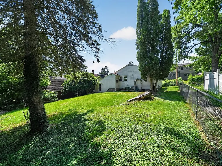 11 Spencer Ave — Photo 39