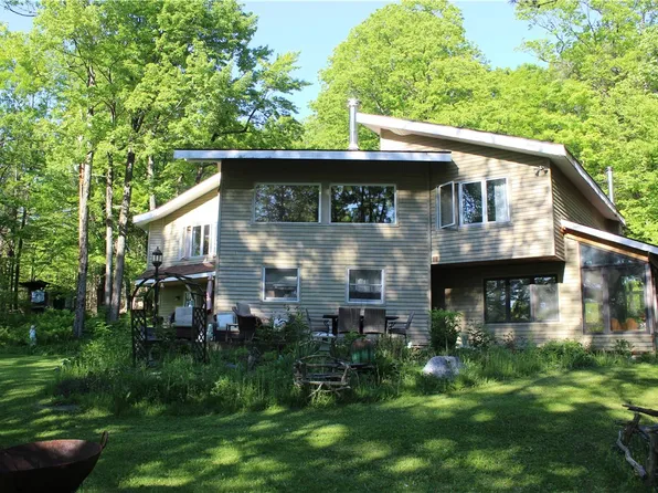 714 Pleasant Valley Rd, Sherburne, NY 13460