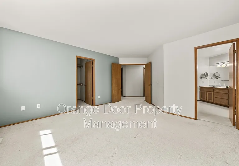 5204 Ridge Dr NE — Photo 29