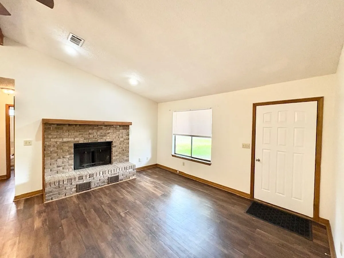Building Photo - 912 Nutmeg Ave
