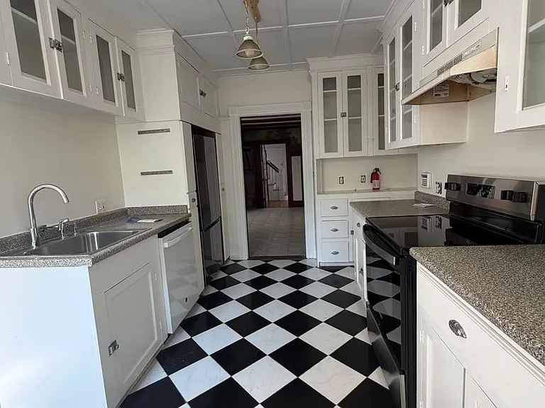202 Central Ave — Photo 1
