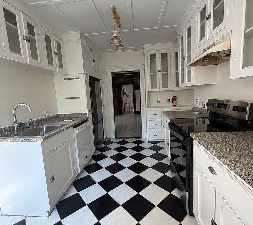 1st image of 202 Central Ave