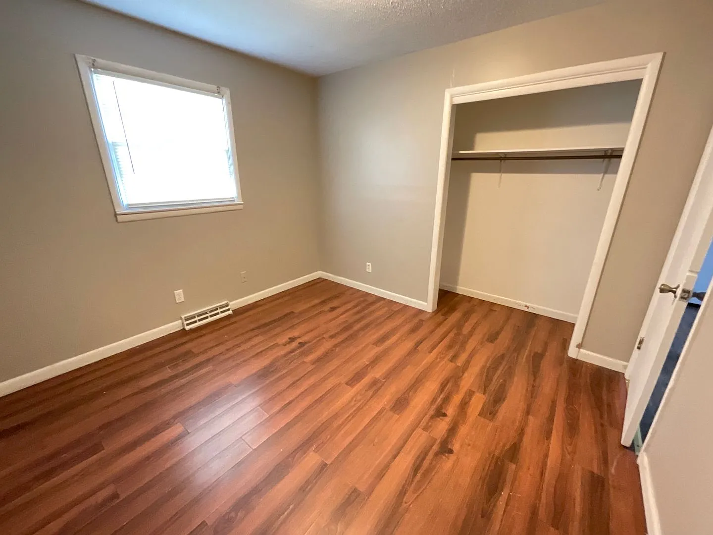 Leasing — Photo 2