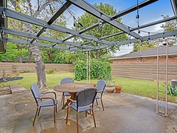 4th image of 8329 Moorcroft Dr