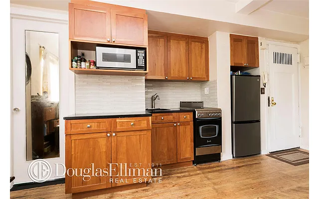 Rented by Douglas Elliman | media 36